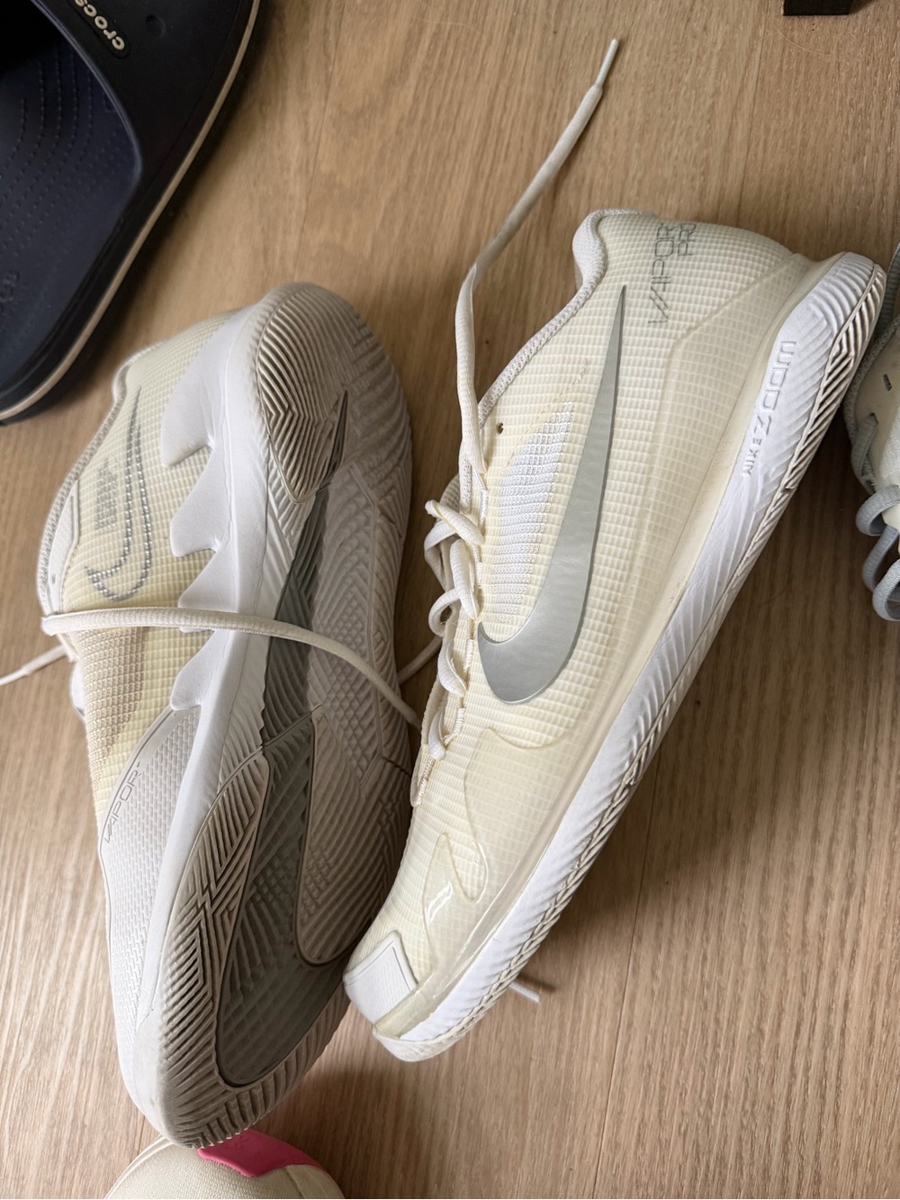 Nike woman’s pickleball White/Light Gray Tennis Shoes